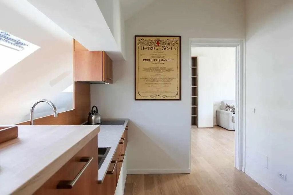 Sanpietro Allorto 22 Duomo Suite Dom12 Milan 0*,  Italy